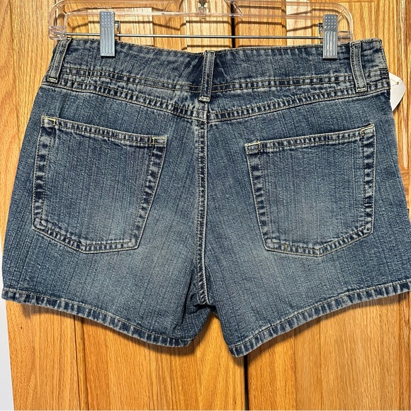 NWT Old Navy brand blue jeans denim  shorts low waist 100% cotton size 4 - Picture 2 of 4